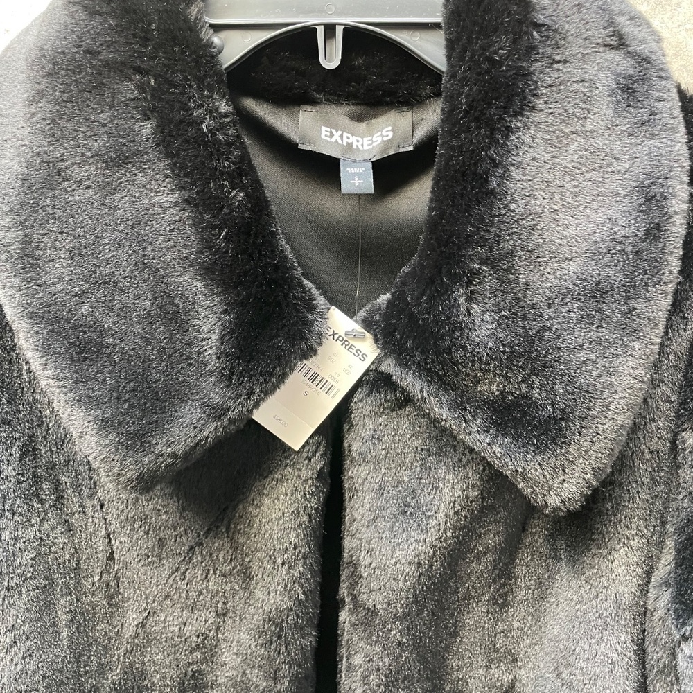 ❤️ EXPRESS BLACK FAUX FUR JACKET SIZE SMALL NEW - Picture 3 of 5